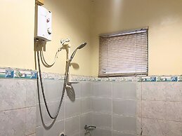 Manora Apartments and Guest House