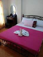 Manora Apartments and Guest House