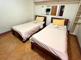 Manora Apartments and Guest House
