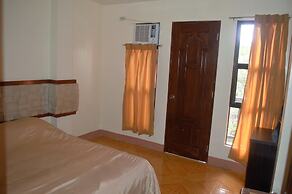 Manora Apartments and Guest House