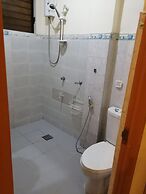 Manora Apartments and Guest House