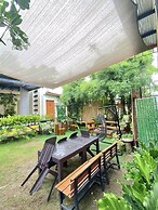 Manora Apartments and Guest House