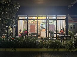 Manora Apartments and Guest House