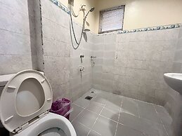 Manora Apartments and Guest House