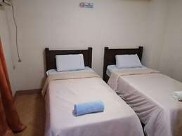 Manora Apartments and Guest House