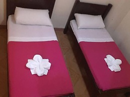 Manora Apartments and Guest House