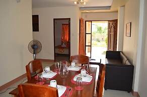Manora Apartments and Guest House