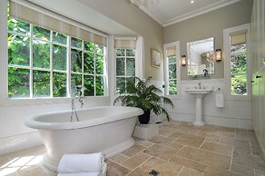 Moulton Park Homestead