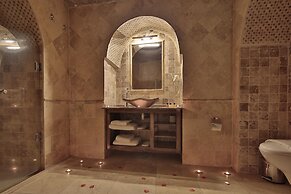 Shoestring Cave House