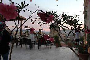 Shoestring Cave House