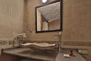 Shoestring Cave House