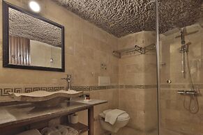 Shoestring Cave House