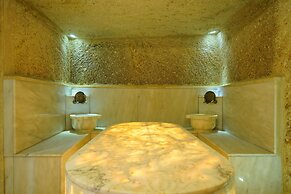 Shoestring Cave House