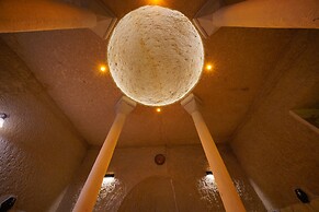 Shoestring Cave House