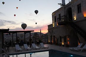 Shoestring Cave House