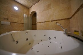 Shoestring Cave House