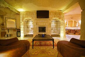 Shoestring Cave House