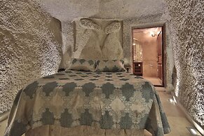 Shoestring Cave House