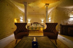 Shoestring Cave House