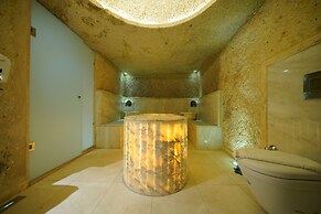 Shoestring Cave House