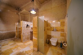 Shoestring Cave House