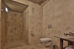 Shoestring Cave House