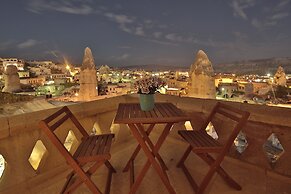 Shoestring Cave House