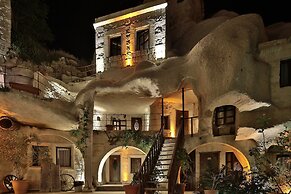 Shoestring Cave House