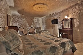 Shoestring Cave House