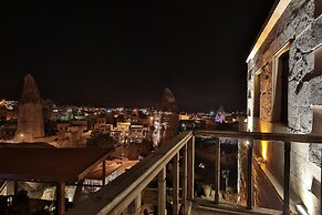 Shoestring Cave House