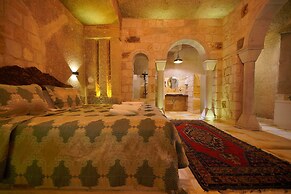 Shoestring Cave House