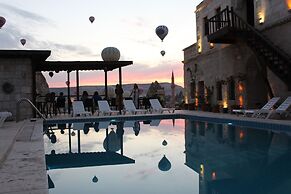 Shoestring Cave House