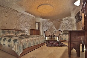 Shoestring Cave House