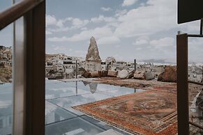 Shoestring Cave House