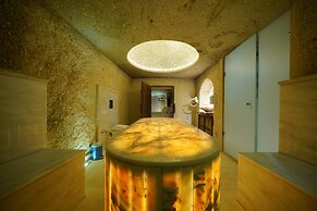 Shoestring Cave House