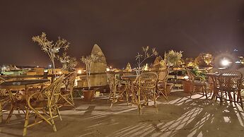 Shoestring Cave House