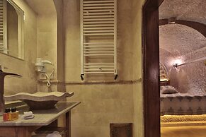 Shoestring Cave House