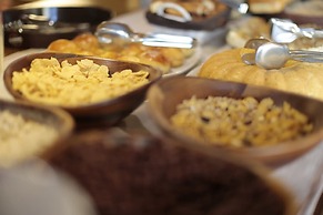 Shoestring Cave House