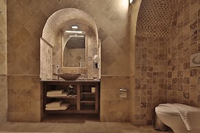 Shoestring Cave House