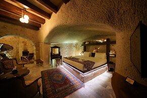 Shoestring Cave House