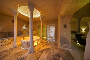 Shoestring Cave House