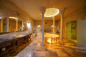 Shoestring Cave House