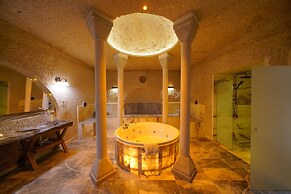 Shoestring Cave House