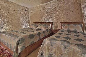 Shoestring Cave House