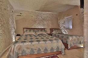 Shoestring Cave House