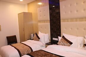 Check In Room Chuna Mandi