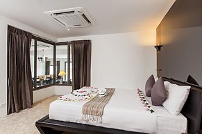 The Green Golf Residence Condominium