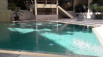 The Green Golf Residence Condominium