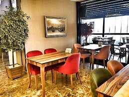 Royal Life Exclusive