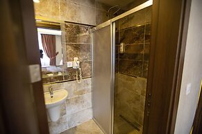 Royal Life Exclusive